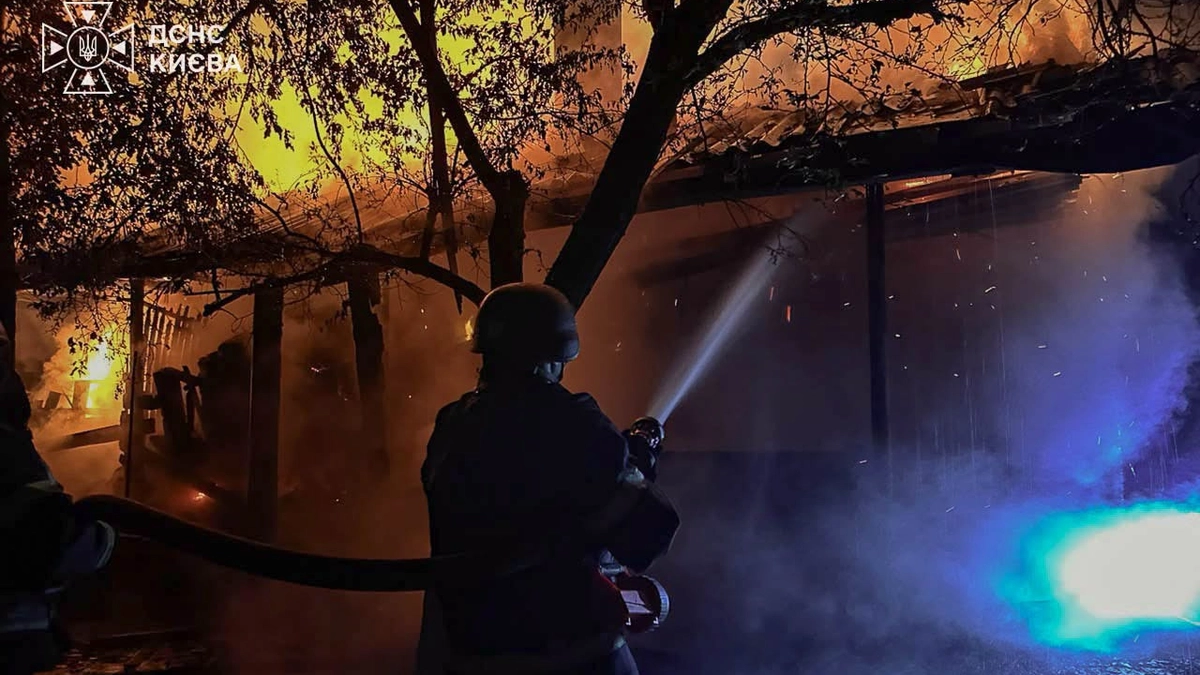 Nightnight Russian attack on Kyiv: explosions heard and fires break out