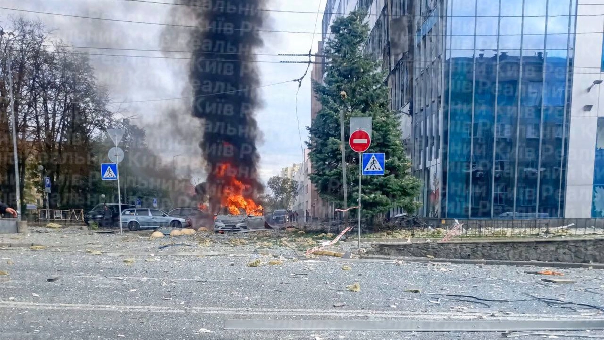Russian drone crashes in Kyiv: 3 killed, office building on fire