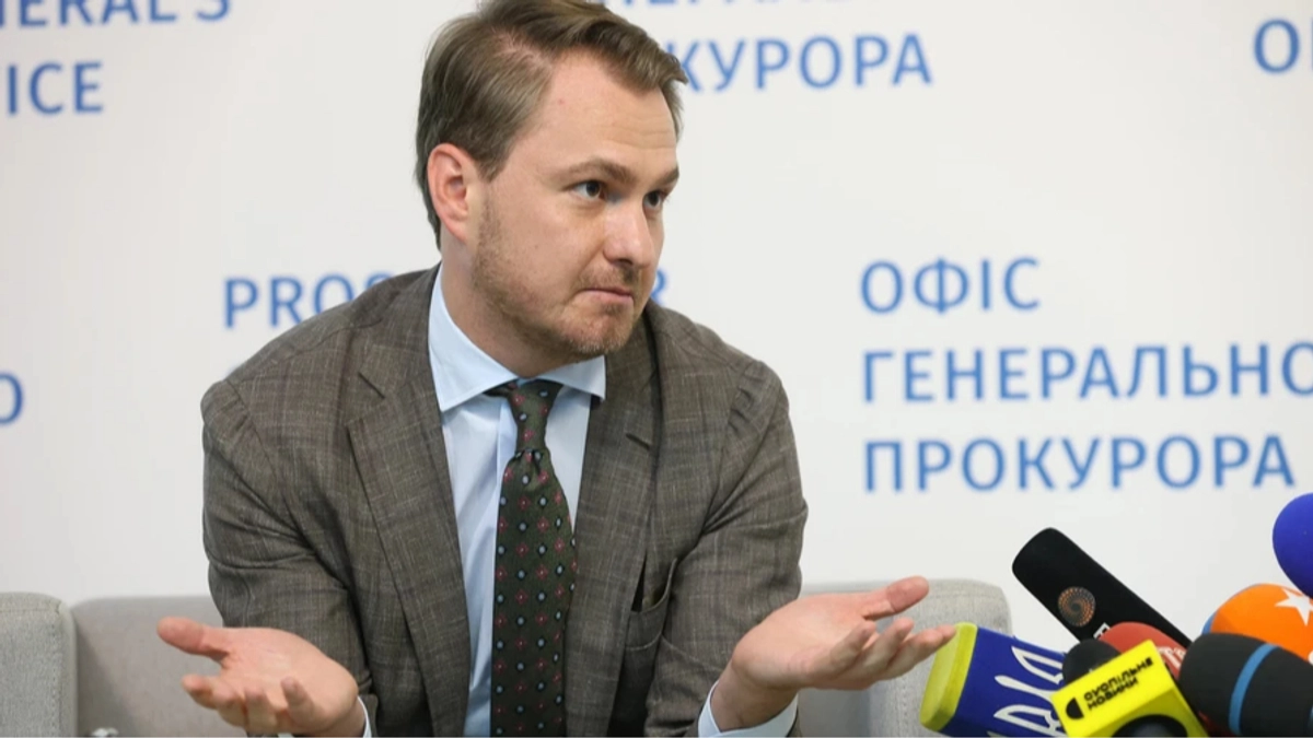 Prosecutor General's Office investigates how former head Kravchenko arranged his own trip abroad