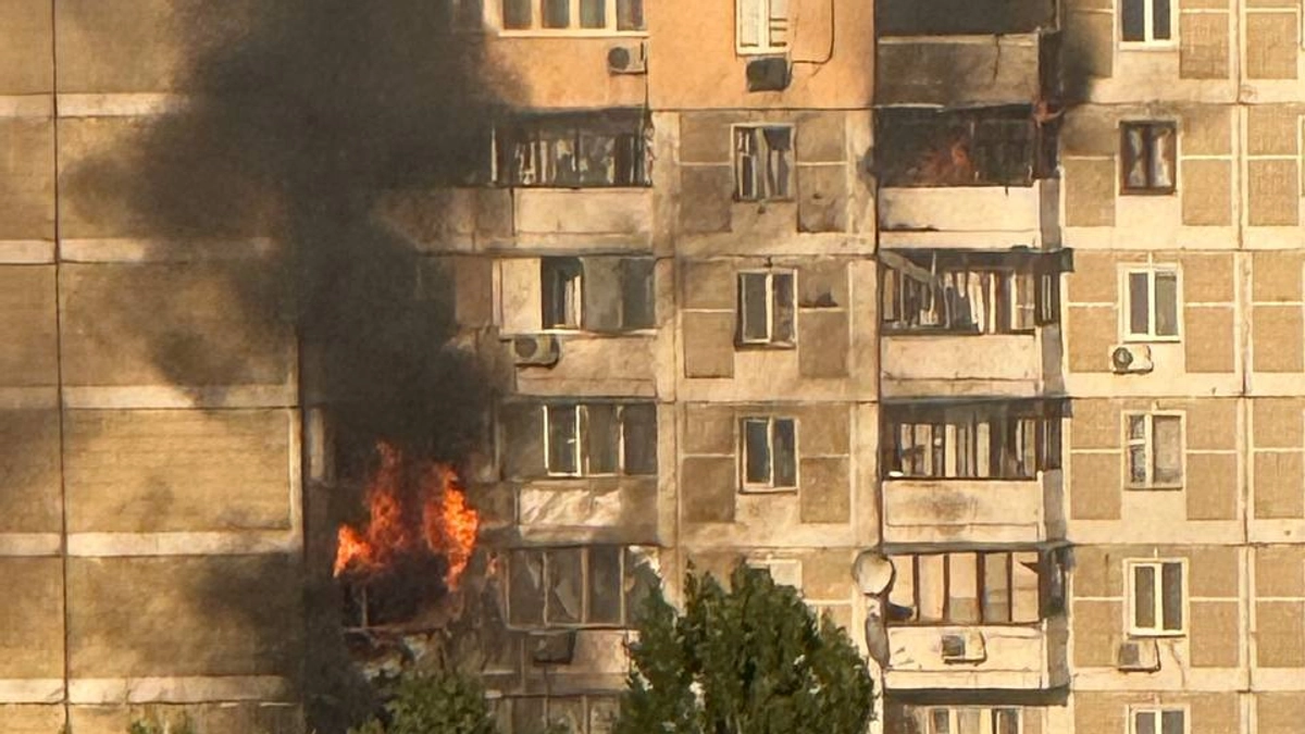 Russian drone hits residential building in Kyiv, injuring woman – video