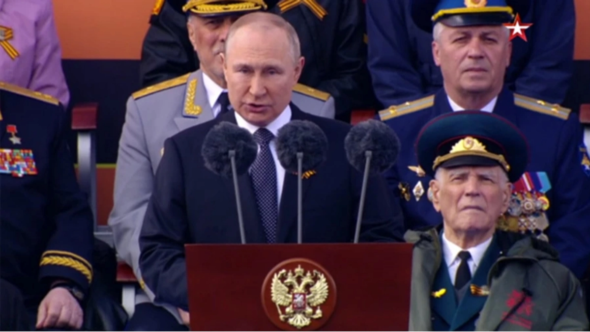 Putin signs decree increasing size of Russian armed forces