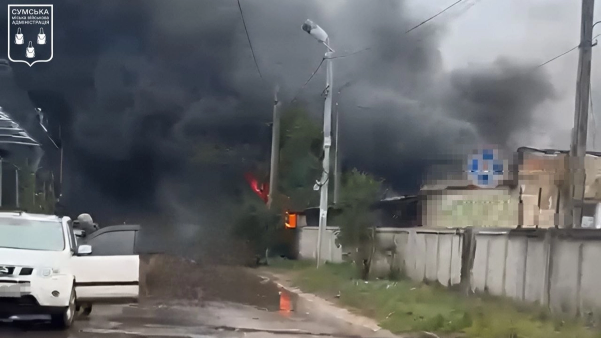 Russians strike Sumy with three guided bombs: five injured – video
