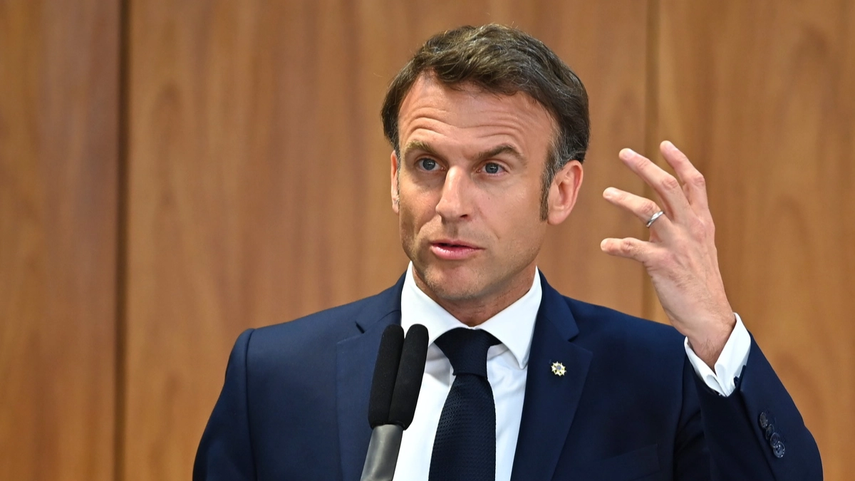 Macron wants to propose "double moratorium": no strikes on Russian oil refineries or fighting in Black Sea