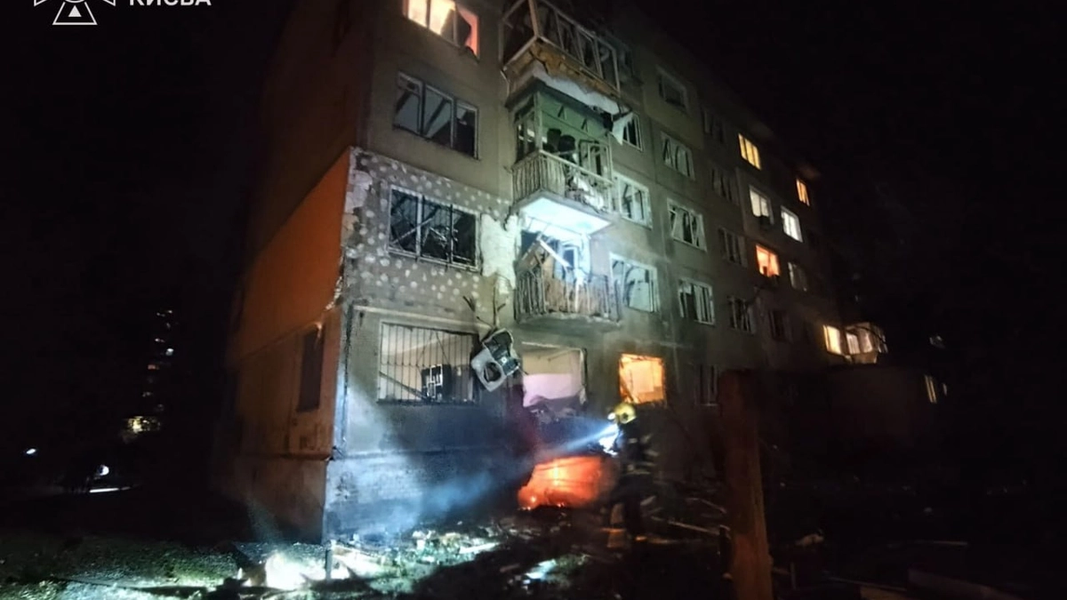 Fire, destruction and four injured: State Emergency Service shows effects of Russian attack on Kyiv's left bank – photos, video