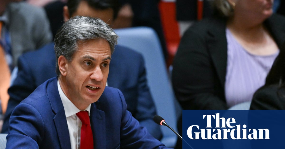 Ed Miliband meets Iran’s foreign minister as Tehran gives US ultimatum on strait of Hormuz