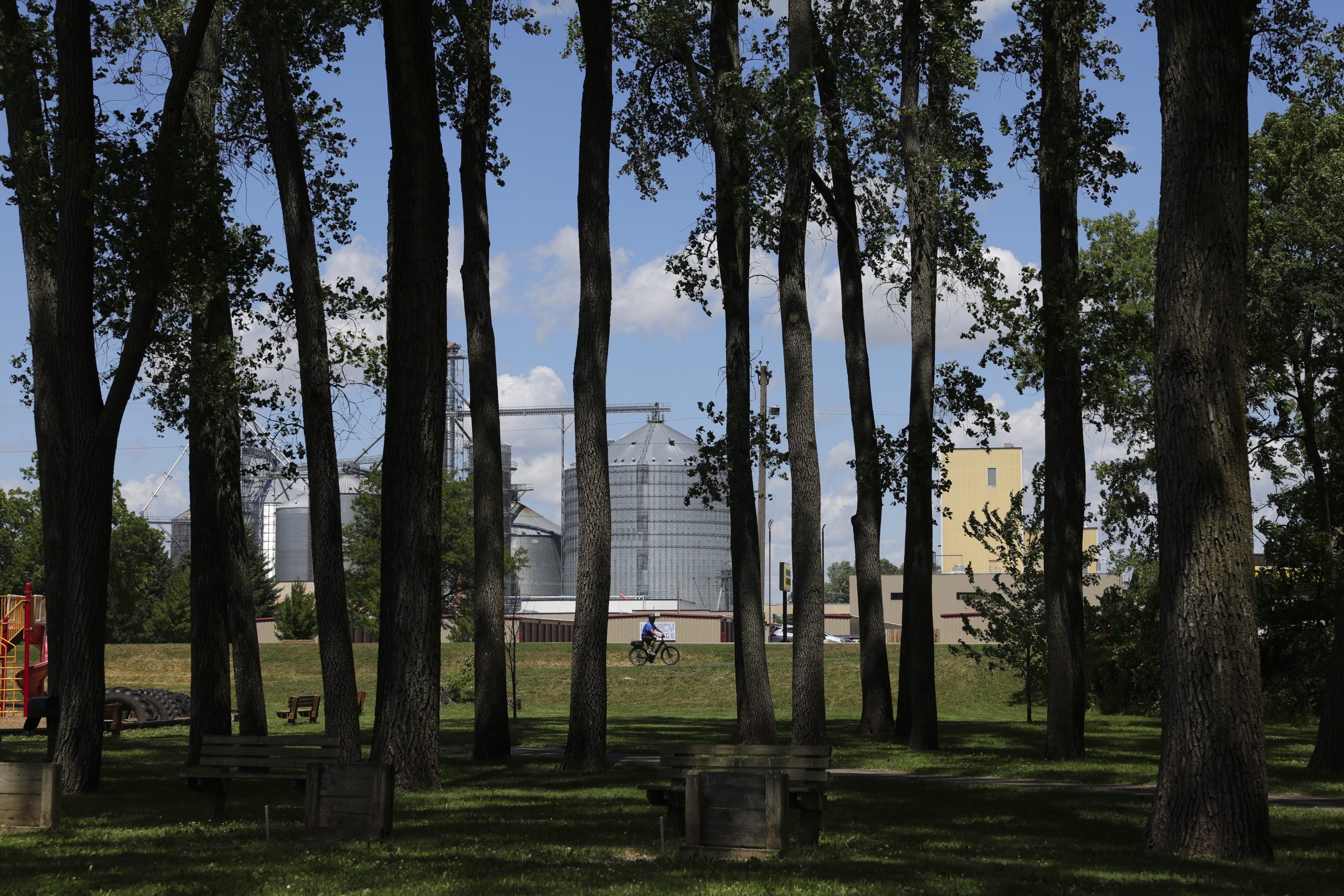 Data centers: Can Democrats regulate and still build?