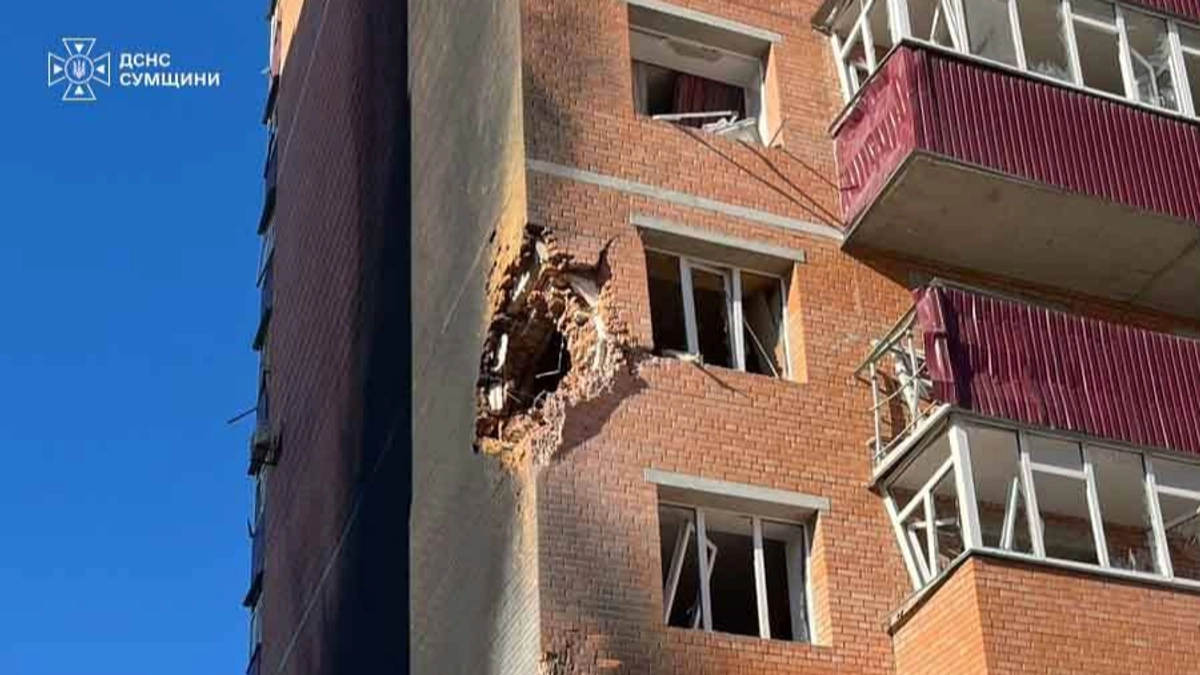 Russian drones hit apartment building in Sumy: two injured, including teenager – photos
