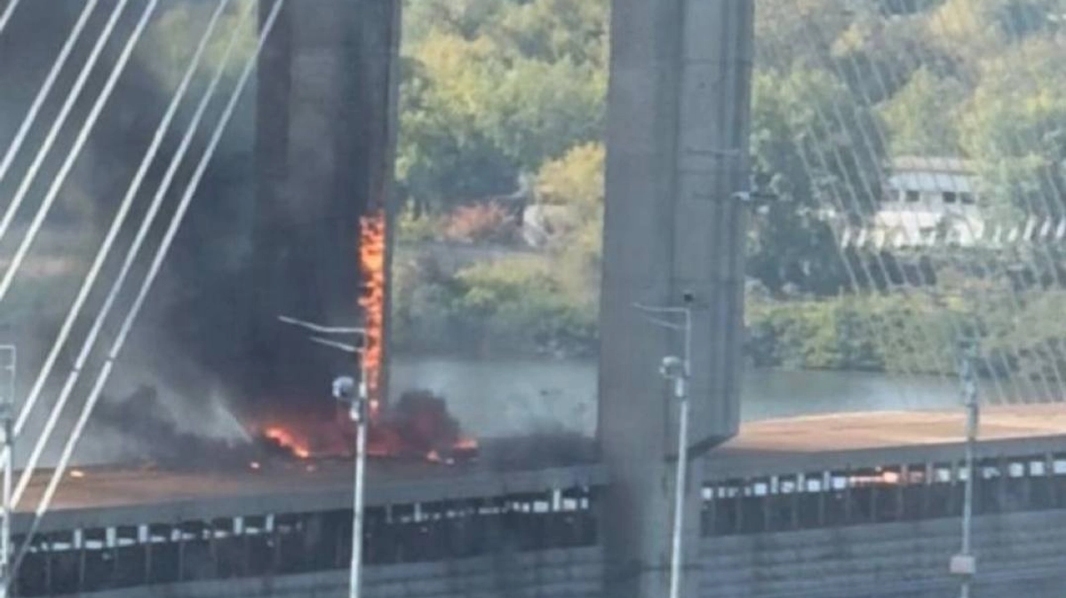 Russian drones hit near Pivdennyi Bridge in Kyiv: public transport traffic halted – video