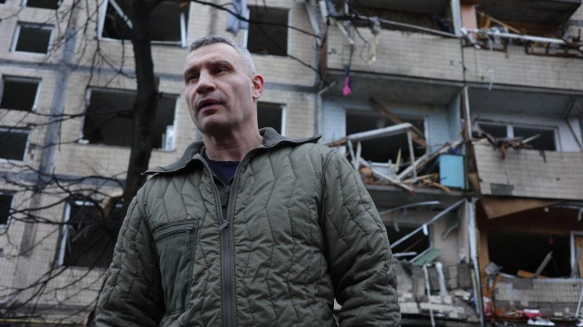 Russians strike school in Kyiv: children were in shelter