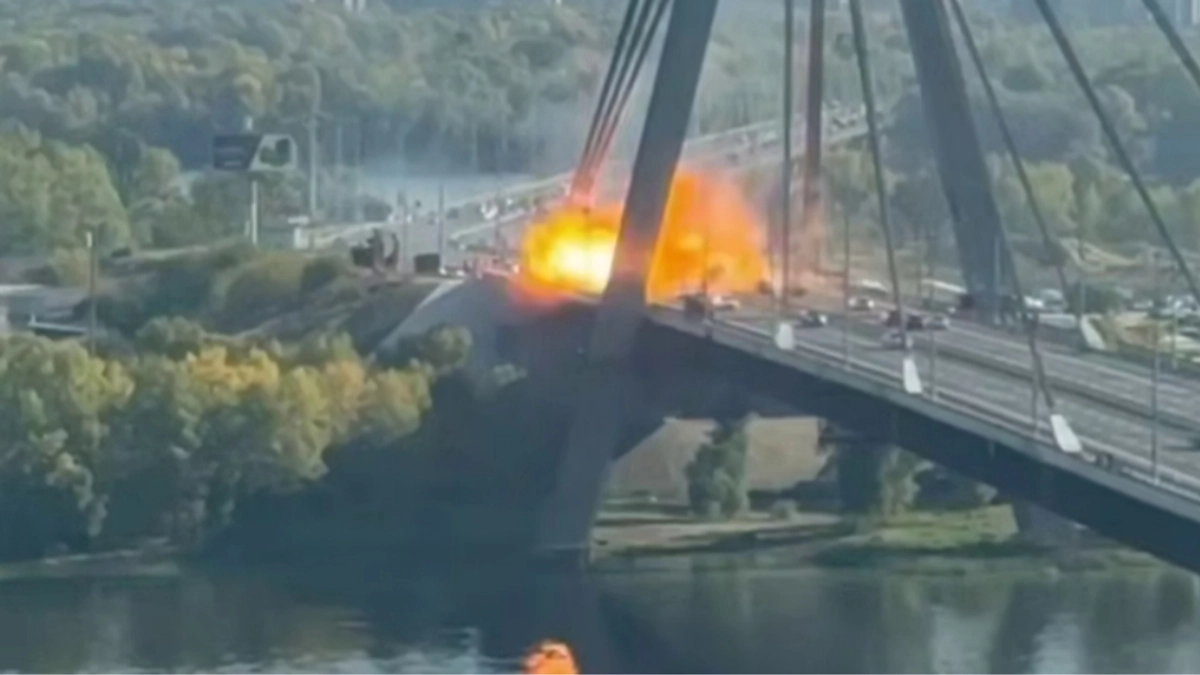 Russia attacks Pivnichnyi Bridge in Kyiv again
