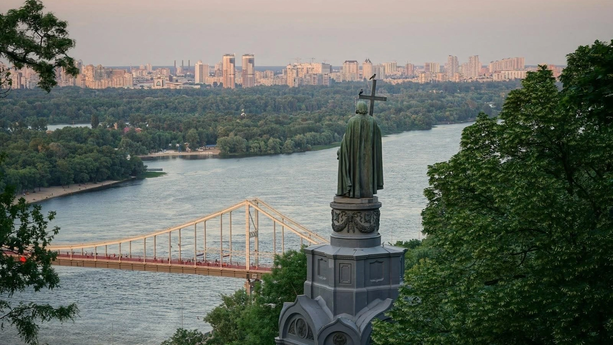 German, Italian, Spanish and Swedish diplomats say they are staying in Kyiv