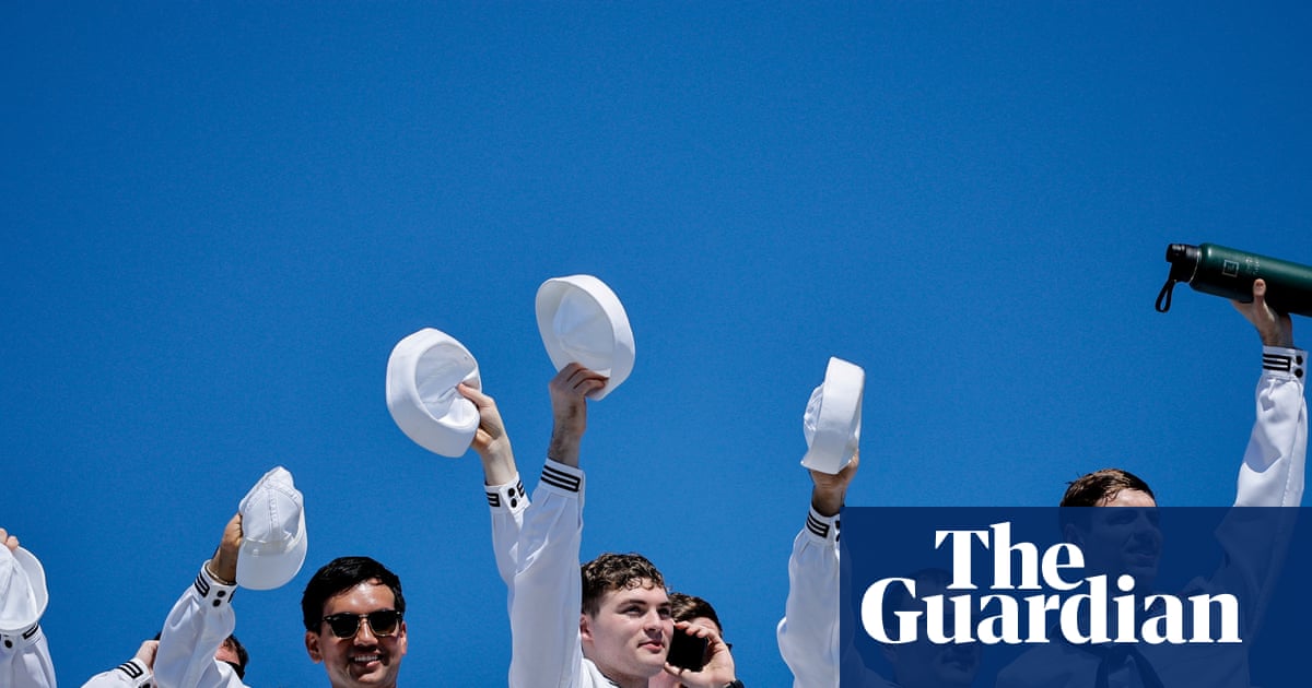 Thousands turn out to welcome weary USS Lincoln sailors after fraught stretch at sea